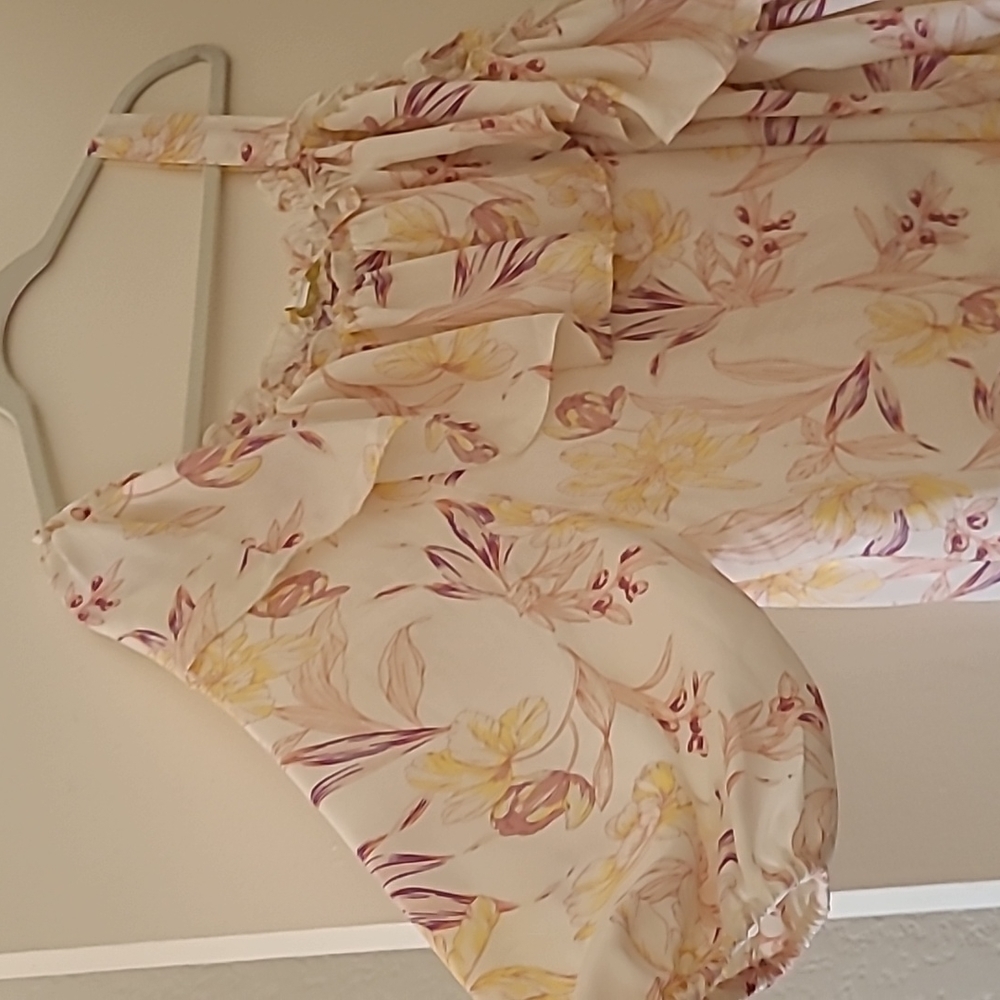 Copper & Ella Floral top, 1X, White with flower prints - Picture 2 of 6